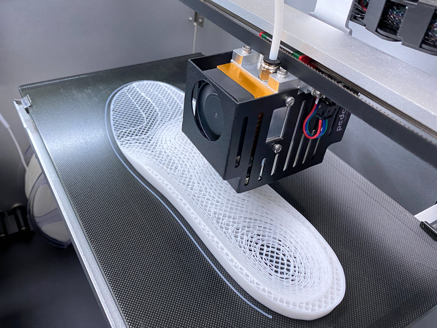 Weiße Einlage im 3D-Drucker