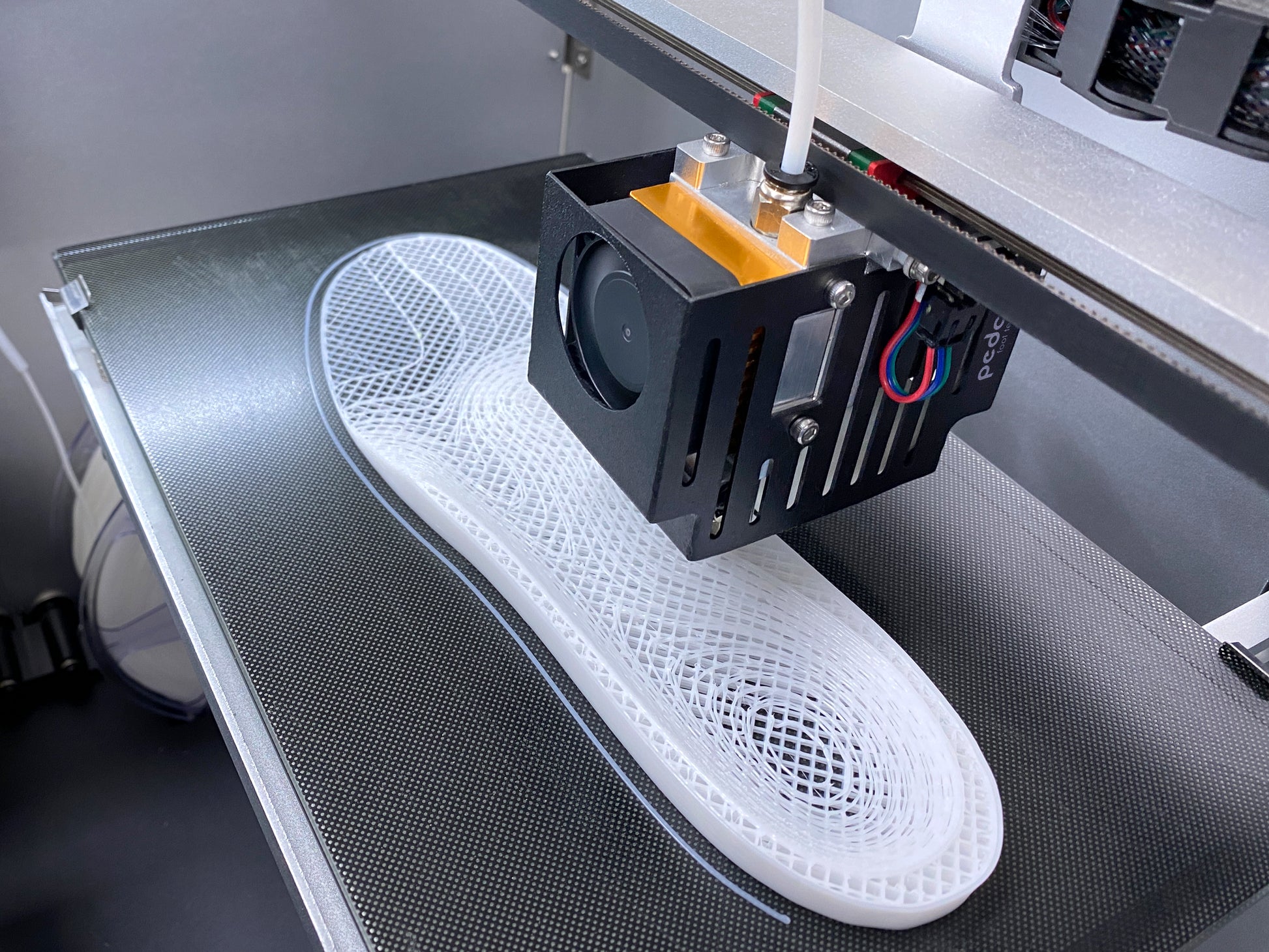 Weiße Einlage im 3D-Drucker